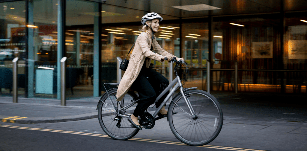 Pay attention to cyclists on the road